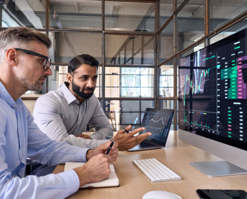 Two,Diverse,Crypto,Traders,Brokers,Stock,Exchange,Market,Investors,Discussing